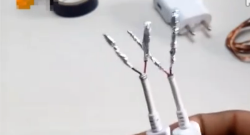 用锡纸把USB里的电线包住-如何快速制作无线充电线圈让你的手机马上有电？