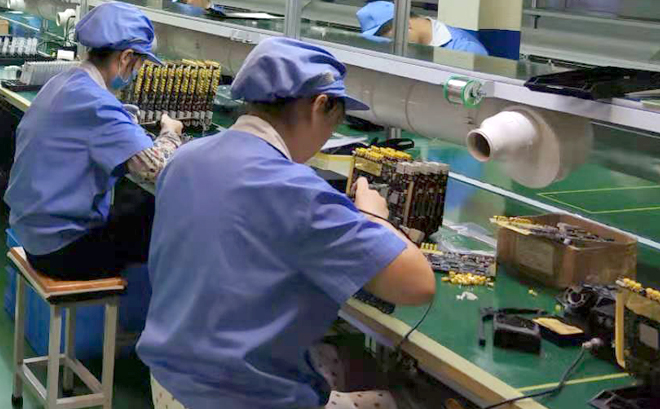 万龙精益电路板焊接线-手工PCB电路板焊接的注意事项